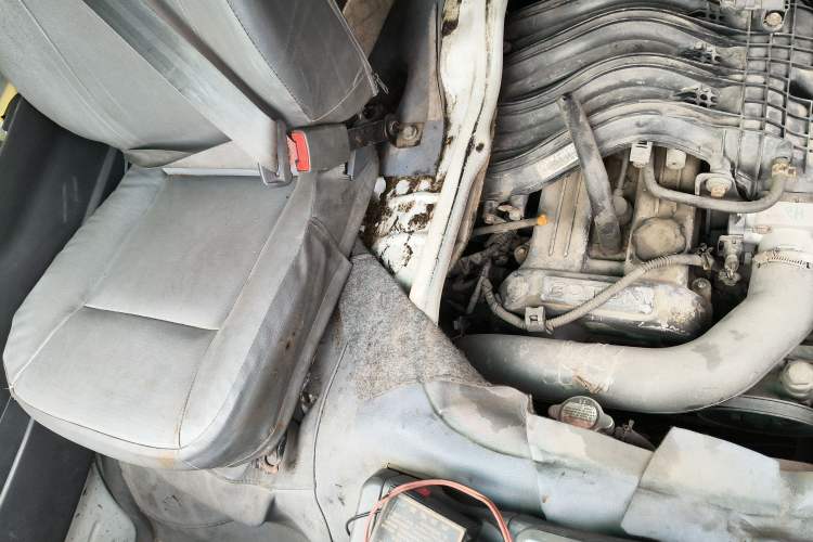 Used Foton Scenic 2014 2.0L Express Standard Long-Wheelbase High-Roof Version 486EQV4 Engine Bay Right