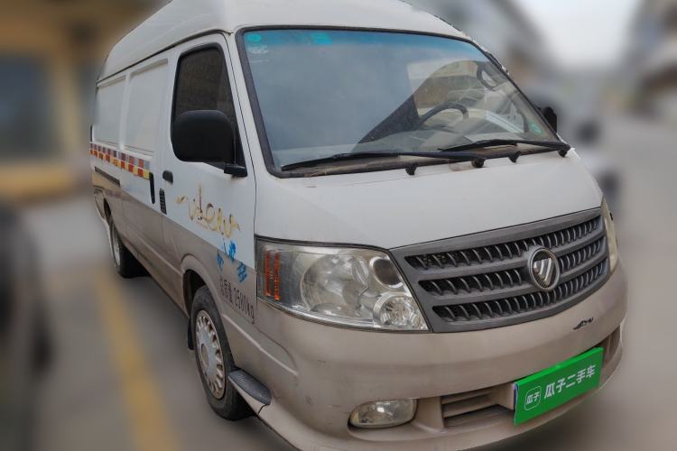 Used Foton Scenic 2014 2.5T Express Standard Long-Wheelbase High-Roof Version with 4J25TC Powertrain Front Right 45 Deg