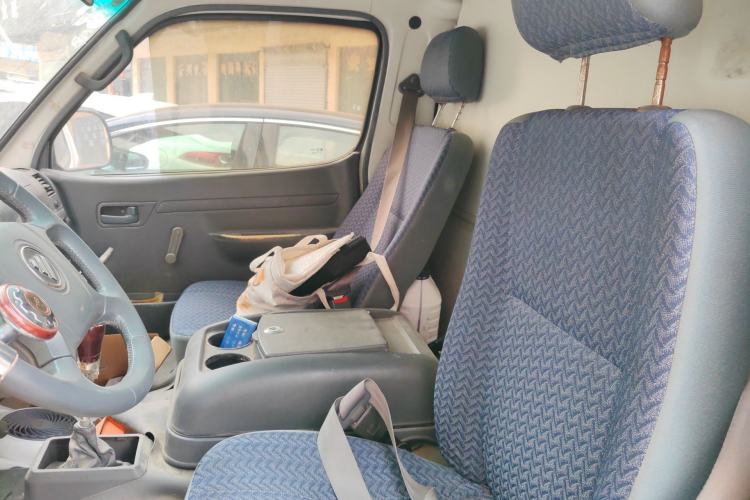 Used Foton Scenic 2014 2.5T Express Standard Long-Wheelbase High-Roof Version with 4J25TC Powertrain Left Front Seat
