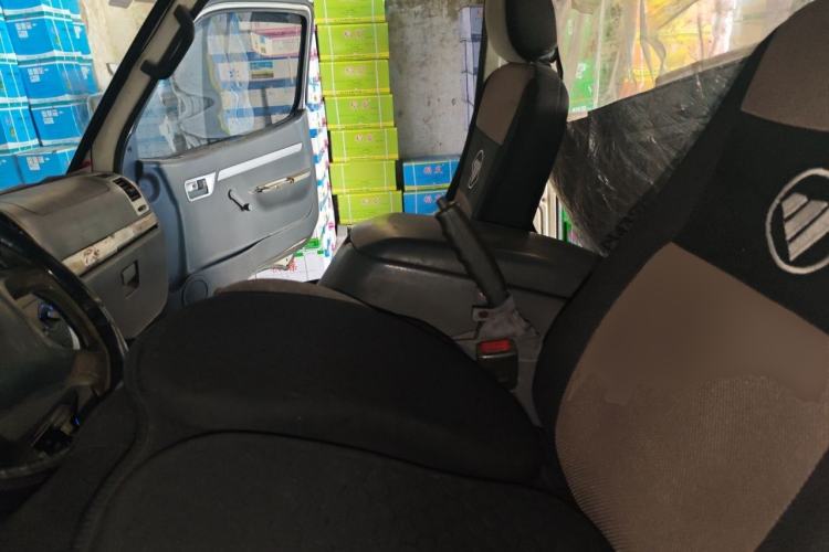 Used Foton Scenic 2014 2.5T Express Classic Long-Wheelbase High-Roof Version with 4J25TC Engine Left Front Seat