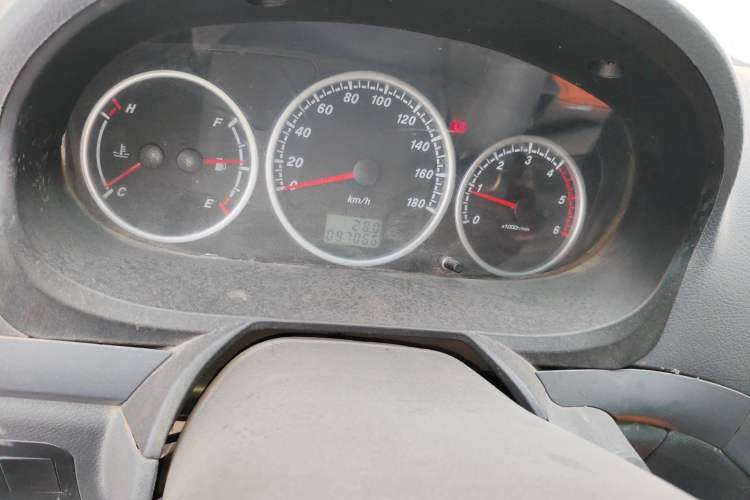 Used Foton Scenic 2014 2.5T Express Standard Long-Wheelbase High-Roof Version with 4J25TC Powertrain Odometer Close Up