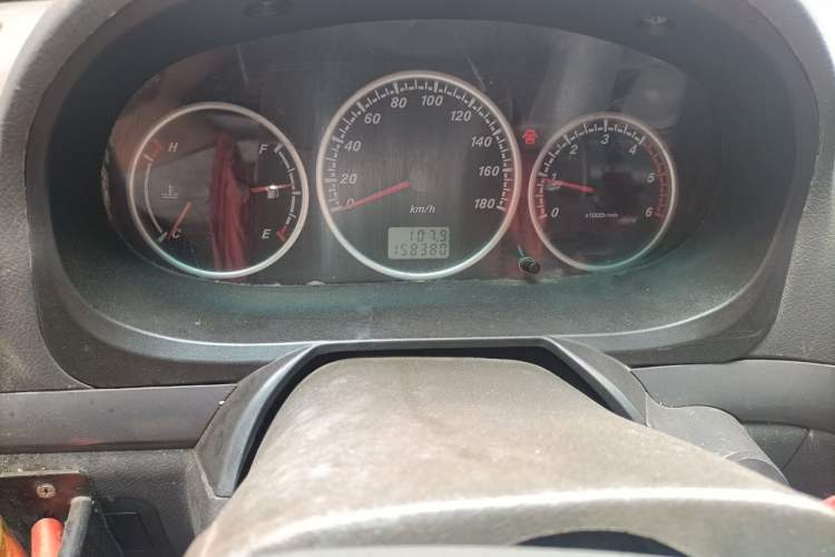 Used Foton Scenic 2014 2.5T Express Classic Long-Wheelbase Low-Roof Model 4J25TC Odometer Close Up