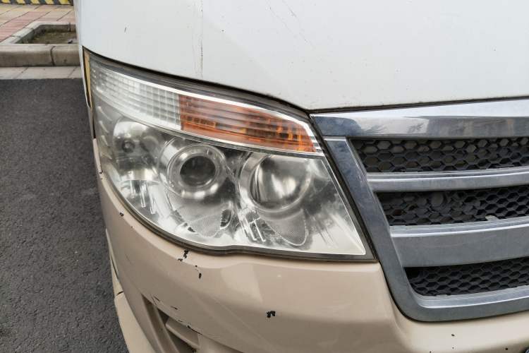 Used Foton Scenic 2014 2.0L Express Standard Long-Wheelbase High-Roof Version 486EQV4 Right Front Headlight