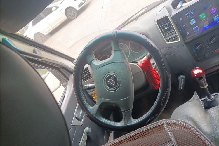Used Foton Scenic 2014 2.5T Express Classic Long-Wheelbase Low-Roof Model 4J25TC Steering Wheel