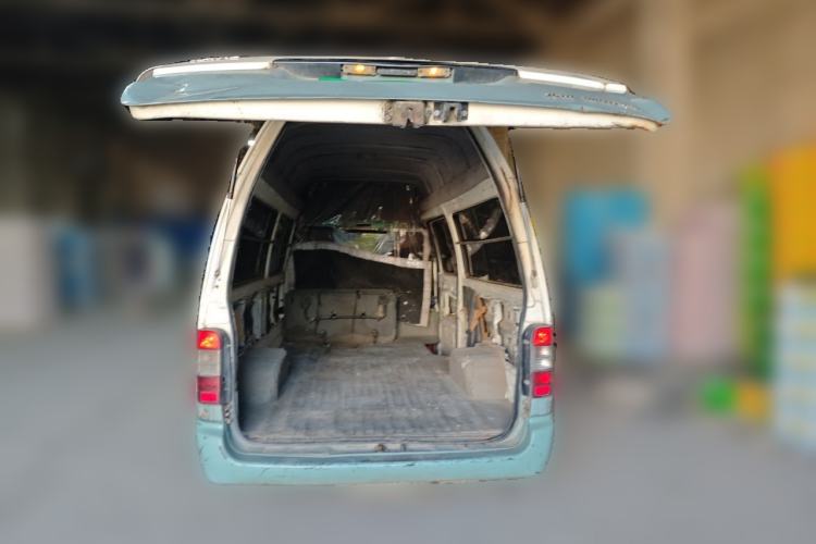 Used Foton Scenic 2014 2.5T Express Classic Long-Wheelbase High-Roof Version with 4J25TC Engine Trunk