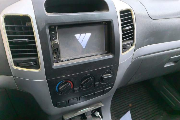 Used Foton Scenic 2014 2.0L Express Classic Short-Wheelbase Low-Roof 486EQV4 Audio And AC Panel