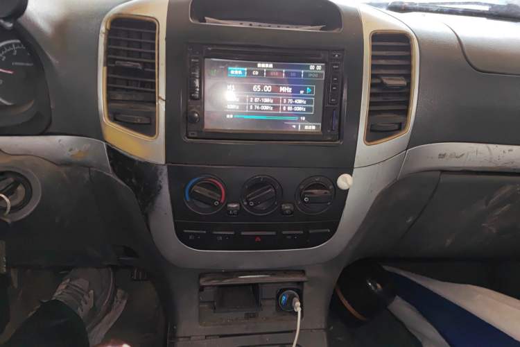 Used Foton Scenic 2014 2.5T Express Classic Long-Wheelbase Low-Roof Model 4J25TC Audio And AC Panel