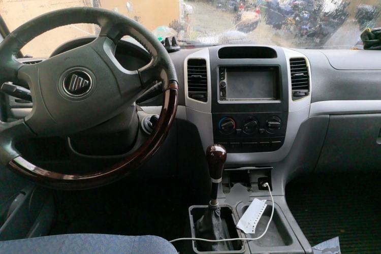 Used Foton Scenic 2014 2.0L Express Classic Short-Wheelbase Low-Roof 486EQV4 Center Console