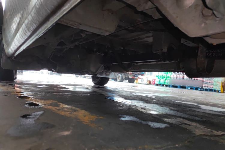 Used Foton Scenic 2014 2.5T Express Classic Long-Wheelbase Low-Roof Model 4J25TC Chassis Rear Left