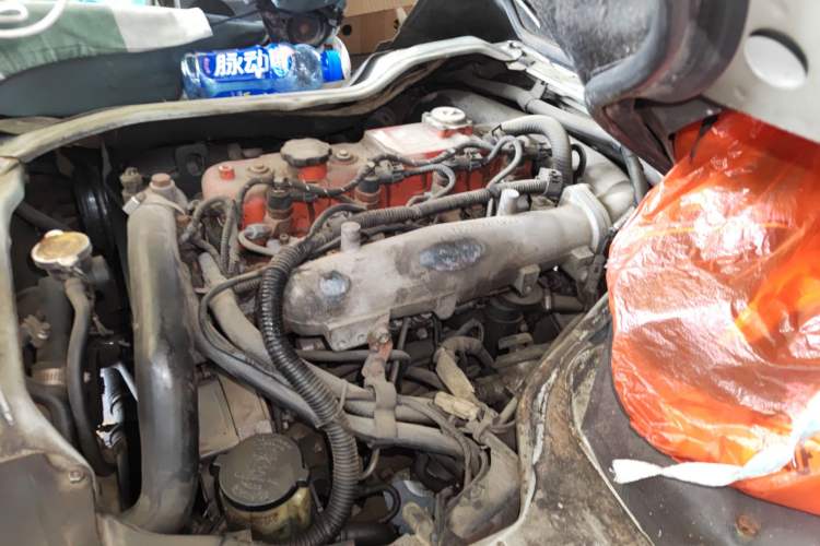 Used Foton Scenic 2014 2.5T Express Classic Long-Wheelbase Low-Roof Model 4J25TC Engine Bay Left