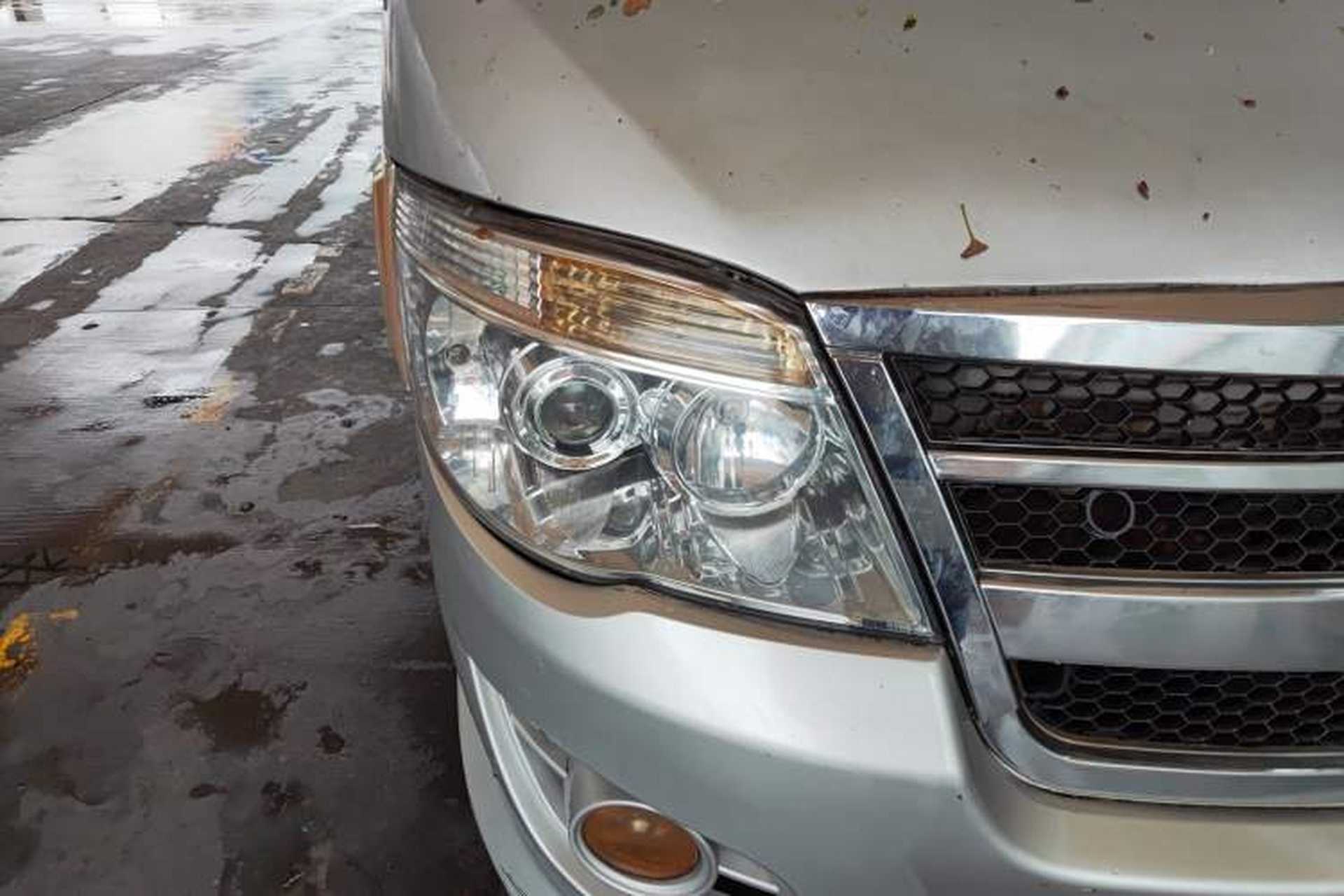 Used Foton Scenic 2014 2.5T Express Classic Long-Wheelbase Low-Roof Model 4J25TC Right Front Headlight
