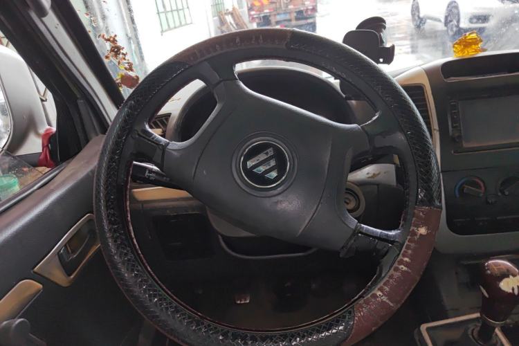 Used Foton Scenic 2014 2.5T Express Classic Long-Wheelbase Low-Roof Model 4J25TC Steering Wheel