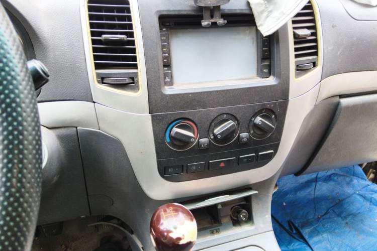 Used Foton Scenic 2014 2.0L Express Classic Long-Wheelbase High-Roof 4Q20M Audio And AC Panel