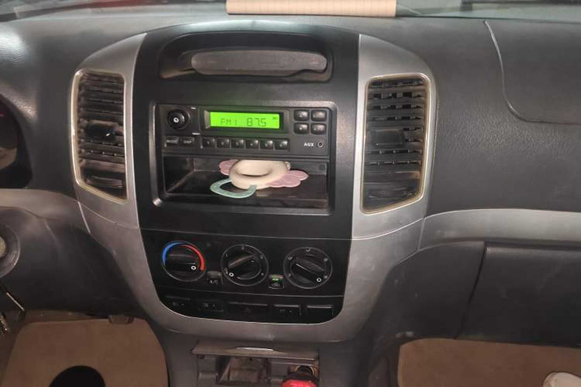 Used Foton Scenic 2014 2.0L Express Standard Long-Wheelbase Low-Roof Version 486EQV4 Audio And AC Panel