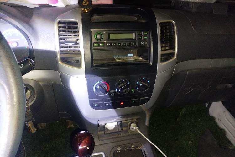 Used Foton Scenic 2014 2.0L Express Classic Short-Wheelbase Low-Roof 4Q20M Audio And AC Panel