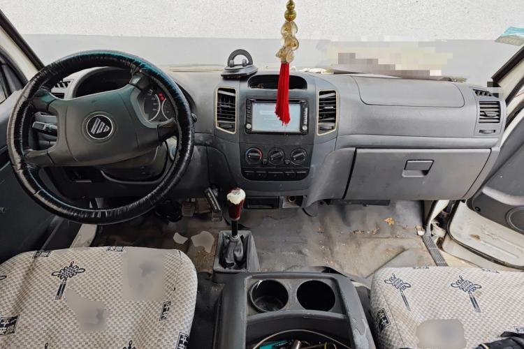 Used Foton Scenic 2014 2.0L Express Classic Short-Wheelbase Low-Roof 491EQ4A Center Console
