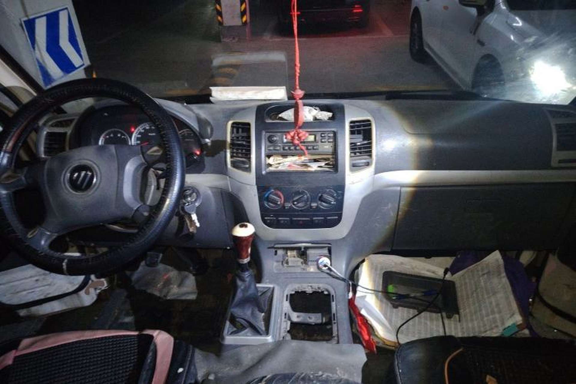 Used Foton Scenic 2014 2.0L Express Classic Short-Wheelbase Low-Roof 4Y20M Center Console