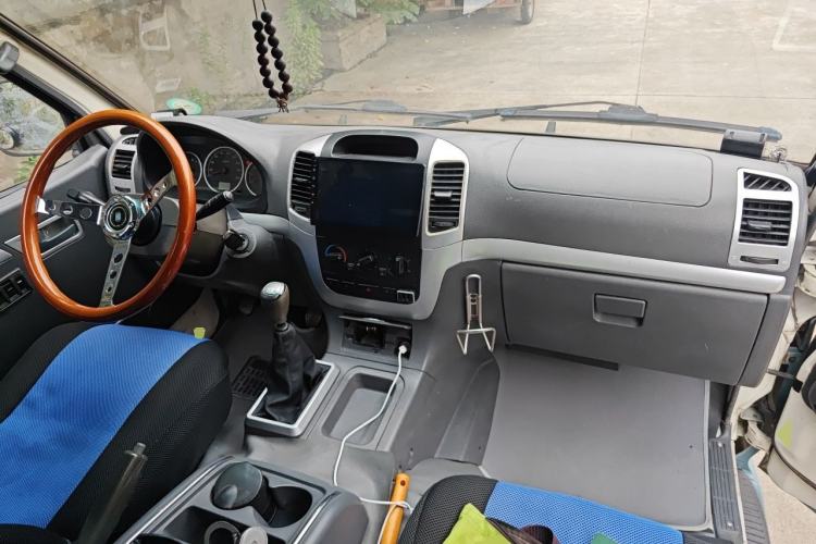Used Foton Scenic 2014 2.0L Express Standard Short-Wheelbase Low-Roof 491EQ4A Center Console