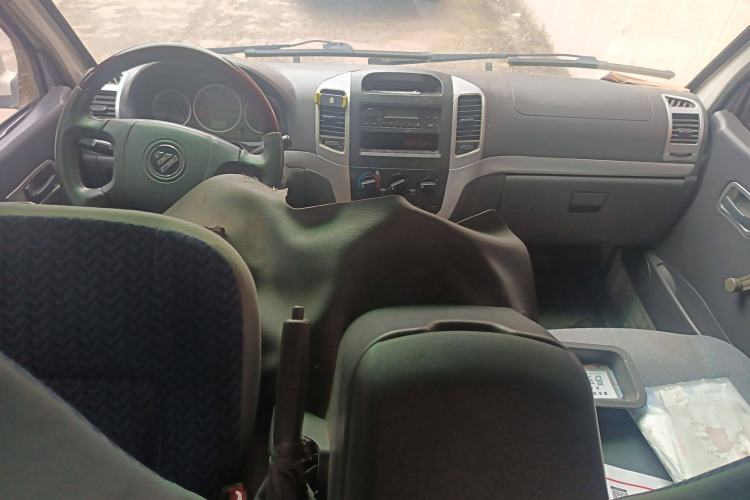 Used Foton Scenic 2014 2.0L Express Classic Short-Wheelbase Low-Roof 4Q20M Center Console
