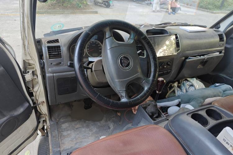 Used Foton Scenic 2014 2.0L Express Standard Long-Wheelbase Low-Roof 4Q20M Center Console