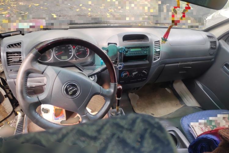 Used Foton Scenic 2014 2.0L Express Classic Long-Wheelbase High-Roof Model 491EQ4A Center Console