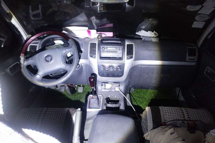 Used Foton Scenic 2014 2.0L Express Classic Short-Wheelbase Low-Roof 4Q20M Center Console