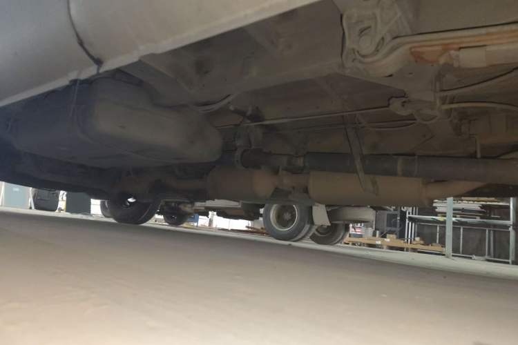 Used Foton Scenic 2014 2.0L Express Classic Short-Wheelbase High-Roof 4Y20M Chassis Rear Left