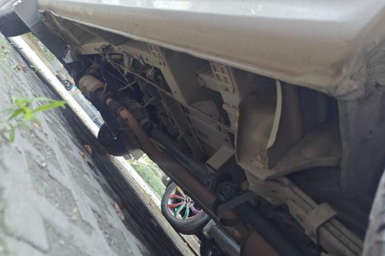 Used Foton Scenic 2014 2.0L Express Standard Long-Wheelbase Low-Roof 4Q20M Chassis Rear Left