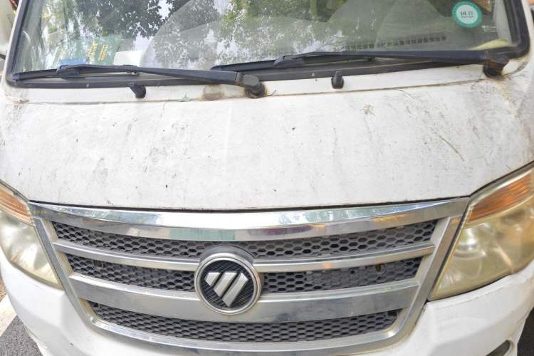 Used Foton Scenic 2014 2.5T Express Classic Long-Wheelbase High-Roof Version with 4J25TC Engine Engine Bay
