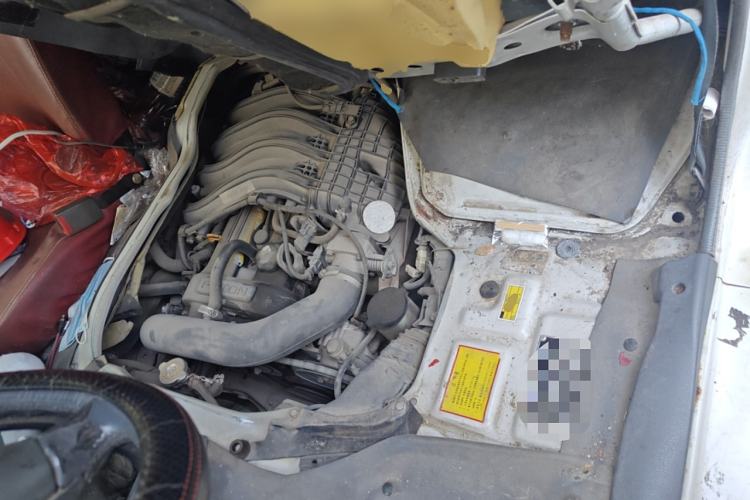 Used Foton Scenic 2014 2.0L Express Standard Long-Wheelbase Low-Roof 4Q20M Engine Bay