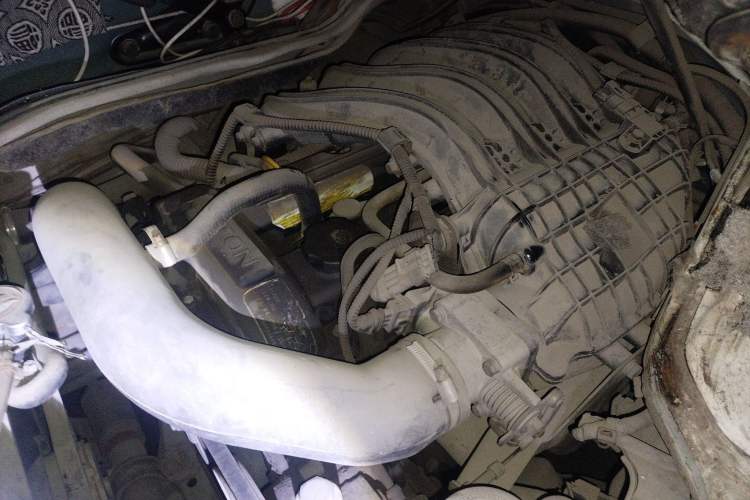 Used Foton Scenic 2014 2.0L Express Classic Short-Wheelbase Low-Roof 4Q20M Engine Bay Right