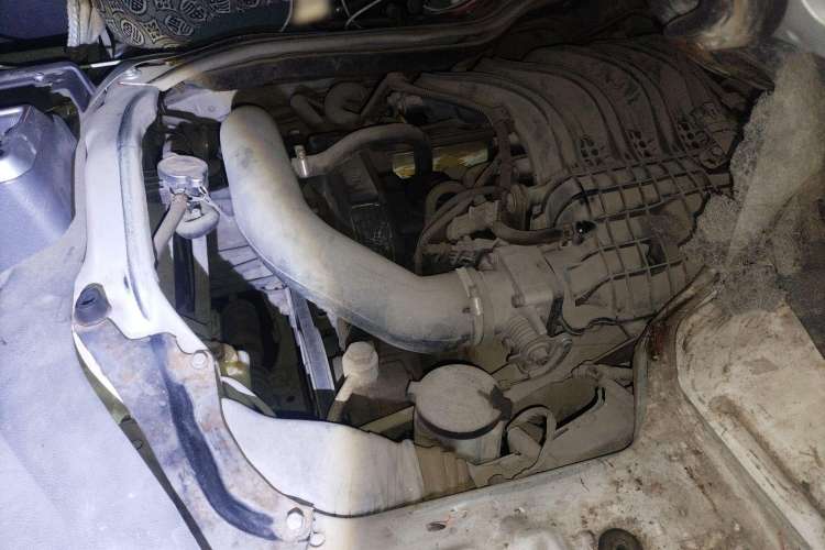 Used Foton Scenic 2014 2.0L Express Classic Short-Wheelbase Low-Roof 4Q20M Engine Bay