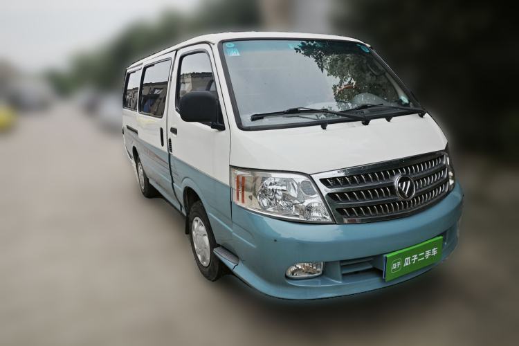Used Foton Scenic 2014 2.0L Express Standard Short-Wheelbase Low-Roof 491EQ4A Front Right 45 Deg