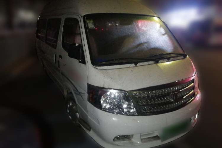 Used Foton Scenic 2014 2.0L Express Classic Short-Wheelbase High-Roof 491EQ4A Front Right 45 Deg