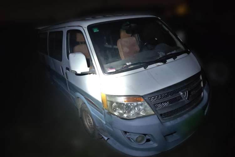 Used Foton Scenic 2014 2.5T Express Classic Short-Wheelbase Low-Roof 4J25TC Front Right 45 Deg