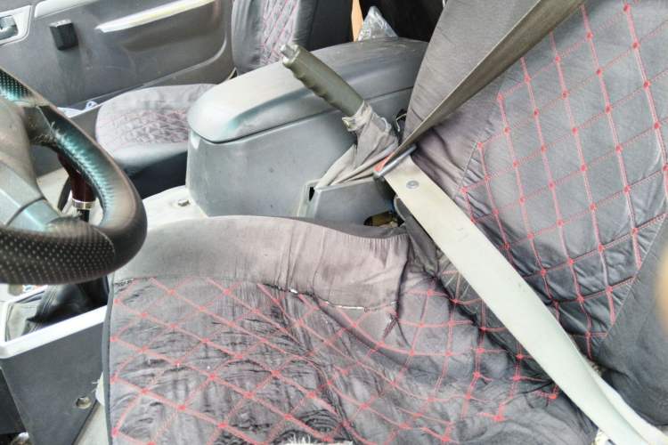 Used Foton Scenic 2014 2.0L Express Classic Long-Wheelbase High-Roof 4Q20M Left Front Seat