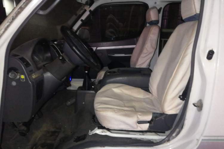 Used Foton Scenic 2014 2.0L Express Classic Short-Wheelbase High-Roof 491EQ4A Left Front Seat