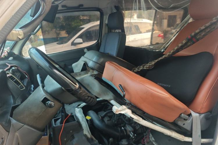 Used Foton Scenic 2014 2.0L Express Classic Short-Wheelbase High-Roof Version 486EQV4 Left Front Seat