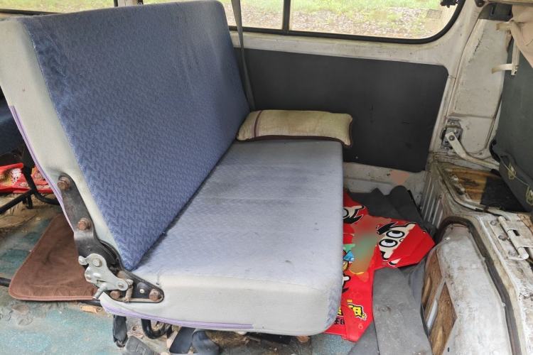 Used Foton Scenic 2014 2.5T Express Classic Long-Wheelbase High-Roof Version with 4J25TC Engine Left Rear Seat