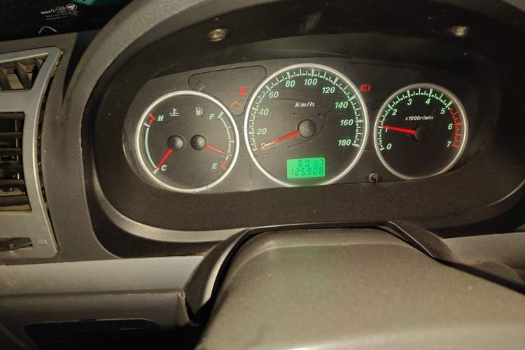 Used Foton Scenic 2014 2.0L Express Classic Long-Wheelbase Low-Roof 4Q20M1 Odometer Close Up