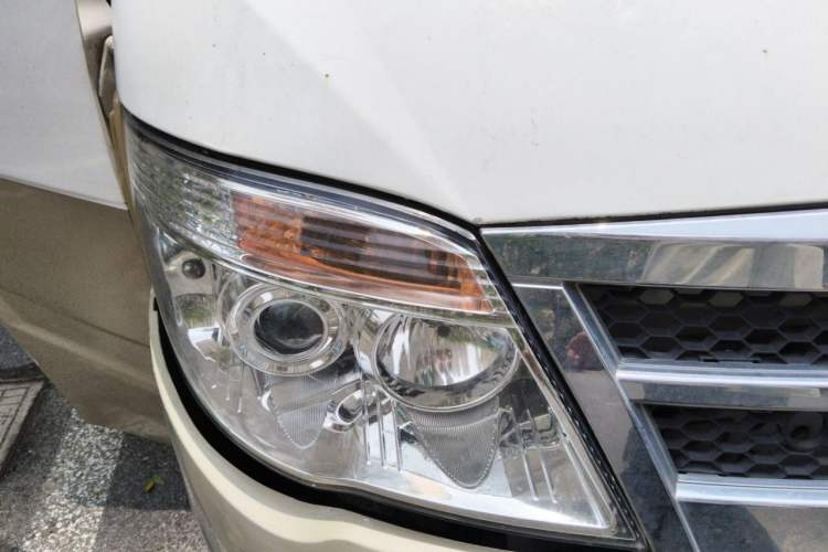 Used Foton Scenic 2014 2.0L Express Classic Long-Wheelbase High-Roof 4Q20M Right Front Headlight