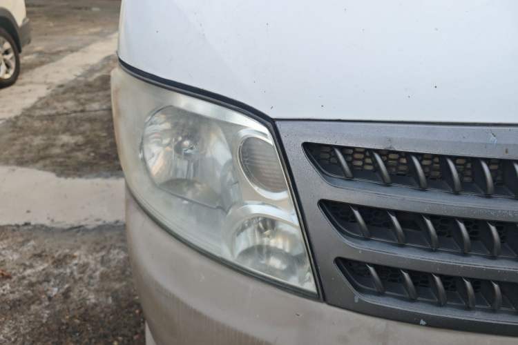 Used Foton Scenic 2014 2.0L Express Classic Short-Wheelbase High-Roof Version 486EQV4 Right Front Headlight
