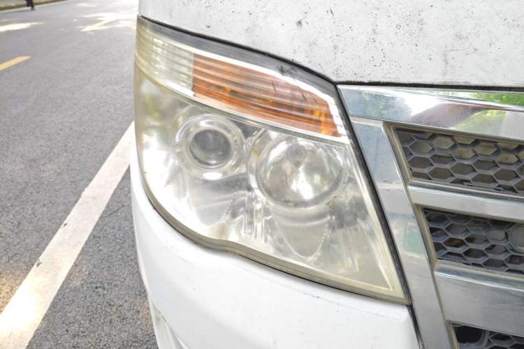 Used Foton Scenic 2014 2.5T Express Classic Long-Wheelbase High-Roof Version with 4J25TC Engine Right Front Headlight