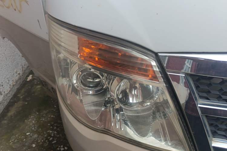 Used Foton Scenic 2014 2.0L Express Classic Short-Wheelbase Low-Roof 4Q20M Right Front Headlight