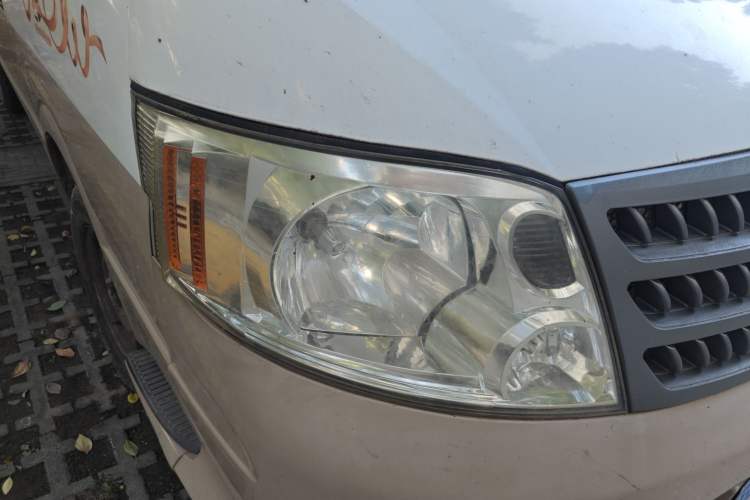 Used Foton Scenic 2014 2.0L Express Standard Long-Wheelbase Low-Roof 4Q20M Right Front Headlight