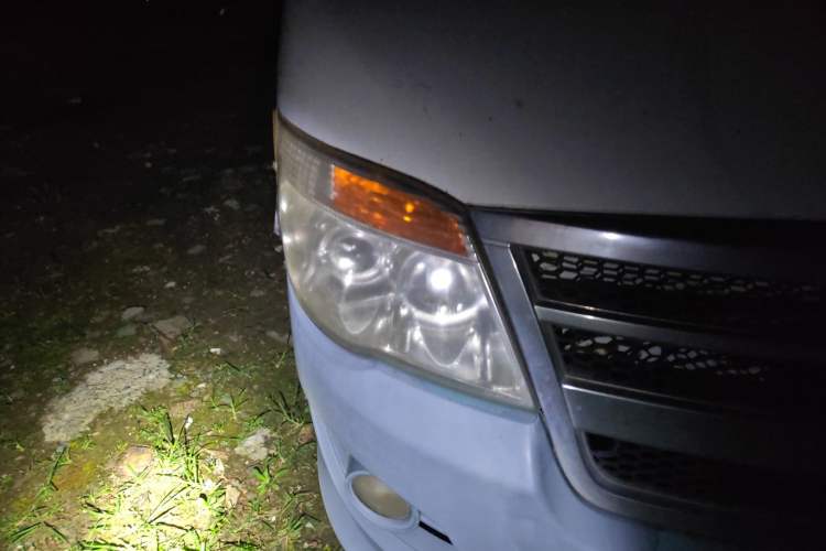 Used Foton Scenic 2014 2.5T Express Classic Short-Wheelbase Low-Roof 4J25TC Right Front Headlight