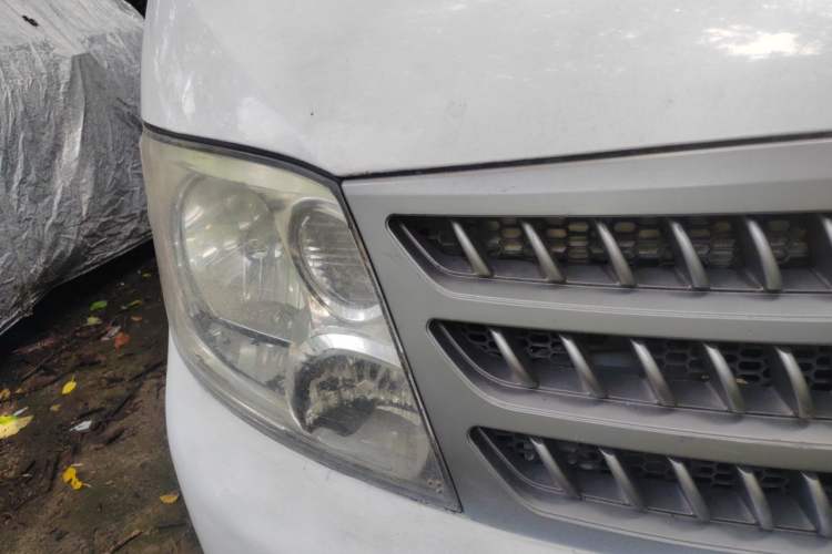 Used Foton Scenic 2014 2.0L Express Classic Long-Wheelbase High-Roof Model 491EQ4A Right Front Headlight