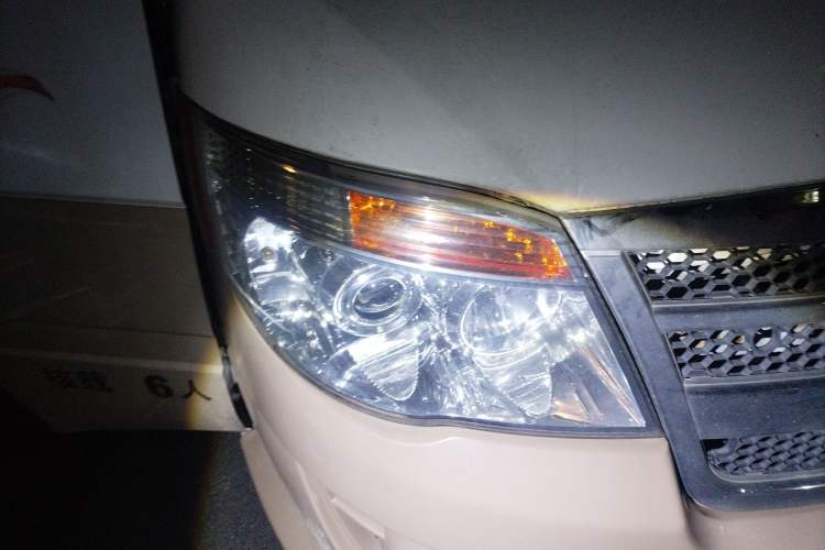 Used Foton Scenic 2014 2.0L Express Classic Short-Wheelbase Low-Roof 4Q20M Right Front Headlight