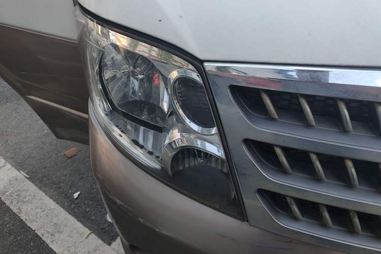 Used Foton Scenic 2014 2.0L Express Classic Short-Wheelbase High-Roof 491EQ4A Right Front Headlight