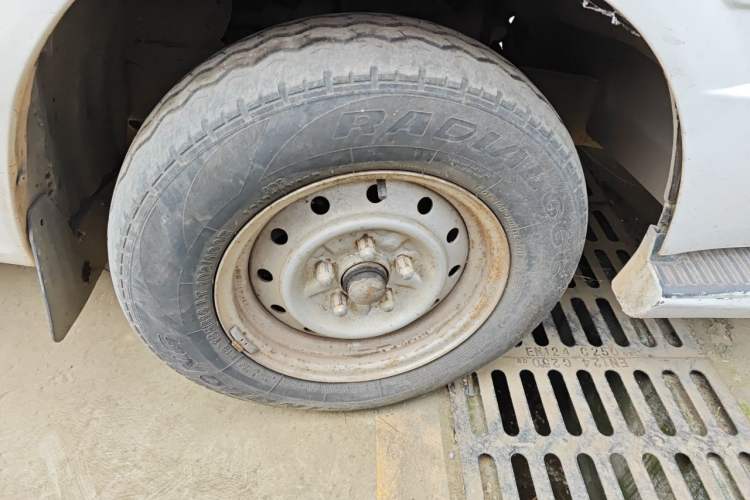 Used Foton Scenic 2014 2.0L Express Classic Short-Wheelbase Low-Roof 491EQ4A Right Front Wheel Hub